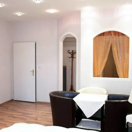 Otel Stadthotel Restaurant Auerhahn Vöcklabruck