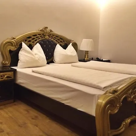 ホテル Stadthotel Restaurant Auerhahn