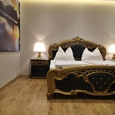 Stadthotel Restaurant Auerhahn Otel Vöcklabruck