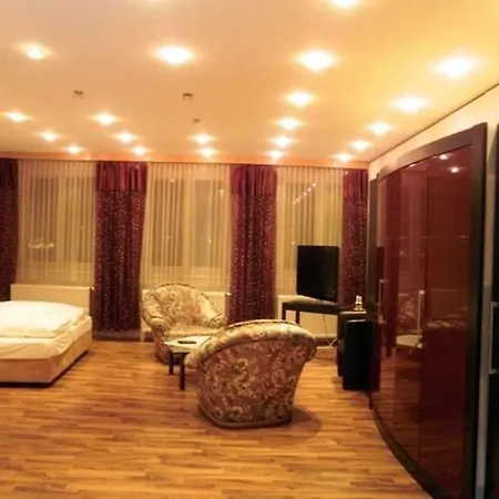 ホテル Stadthotel Restaurant Auerhahn 3*