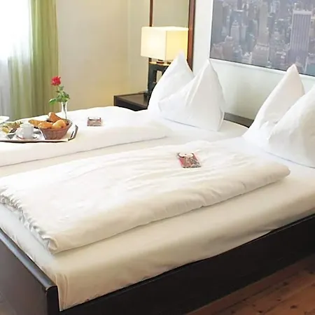 Stadthotel Restaurant Auerhahn ホテル Vöcklabruck