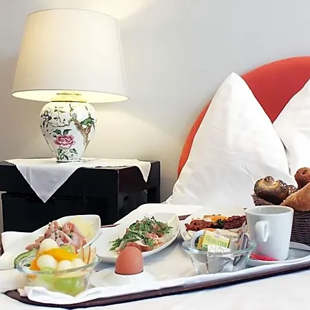 ホテル Stadthotel Restaurant Auerhahn 3*