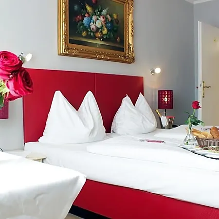Stadthotel Restaurant Auerhahn ホテル Vöcklabruck