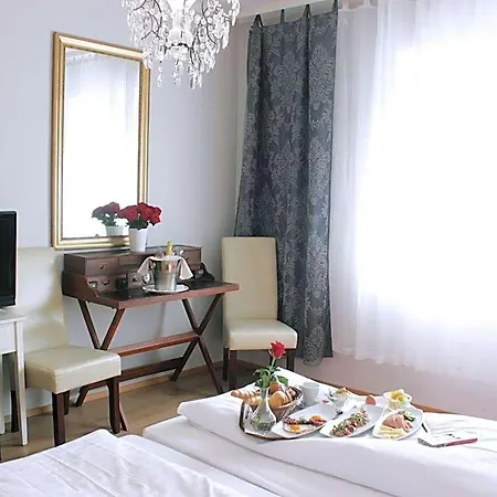 ホテル Stadthotel Restaurant Auerhahn 3*