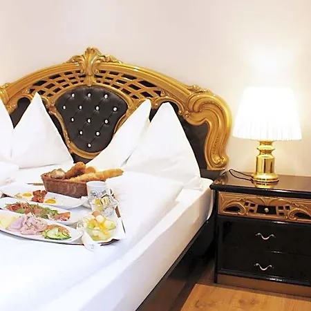 ホテル Stadthotel Restaurant Auerhahn 3*