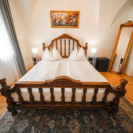 Stadthotel Restaurant Auerhahn ホテル 3*