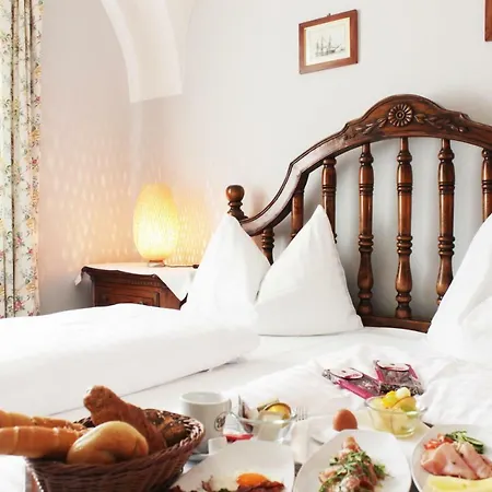 Stadthotel Restaurant Auerhahn ホテル