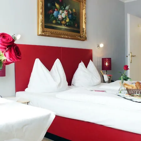 ホテル Stadthotel Restaurant Auerhahn