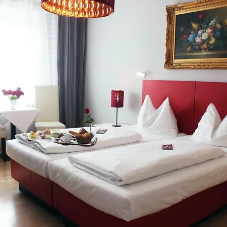 Stadthotel Restaurant Auerhahn ホテル 3*