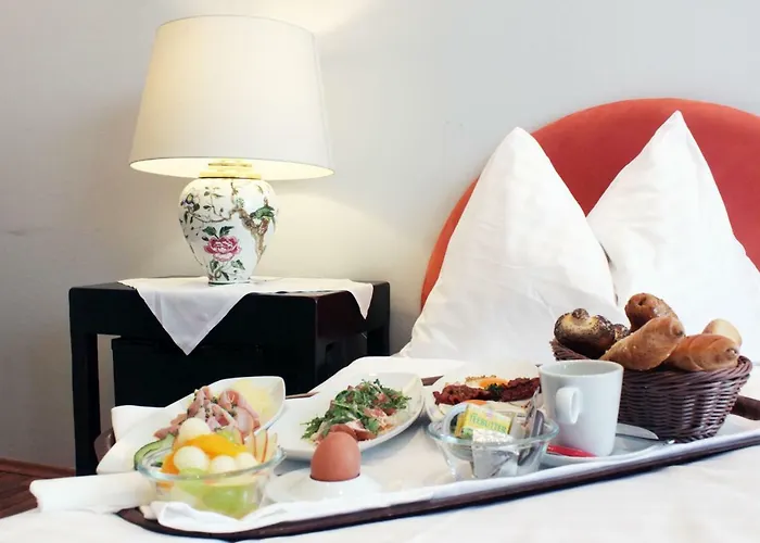 Stadthotel Restaurant Auerhahn Otel 3*