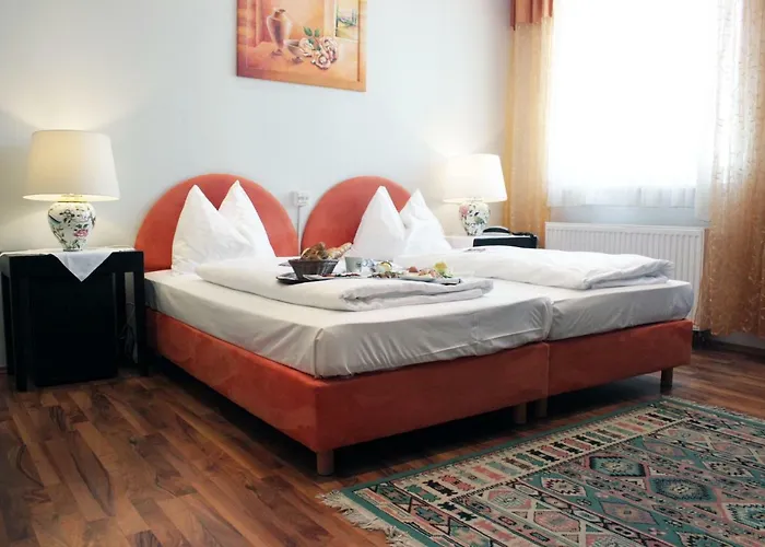 Otel Stadthotel Restaurant Auerhahn Vöcklabruck